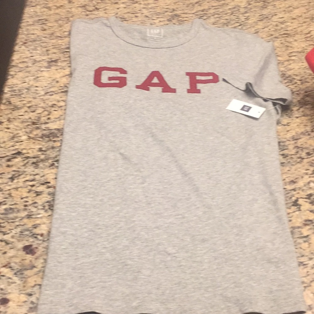 Gap tee